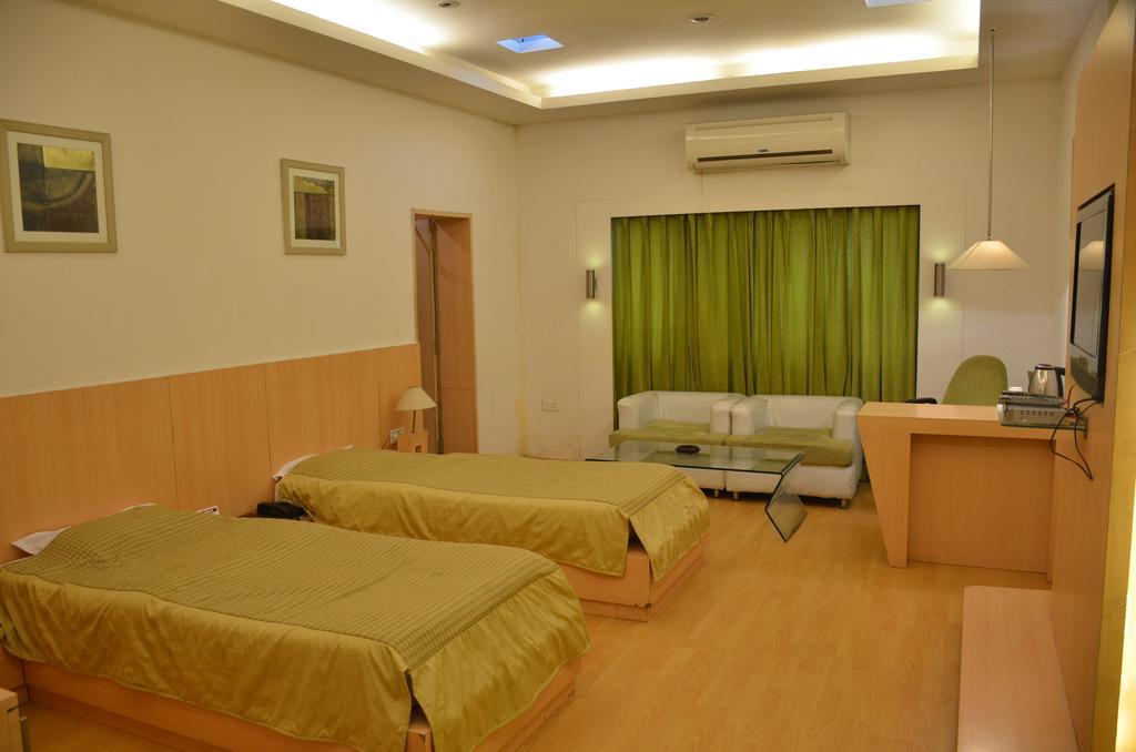 Hotel Sita Kiran Bareli Zewnętrze zdjęcie